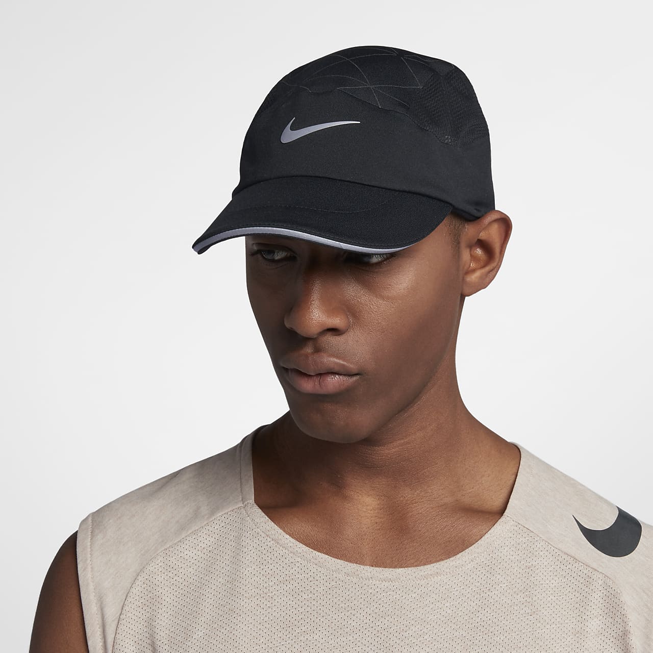 nike aerobill tailwind elite